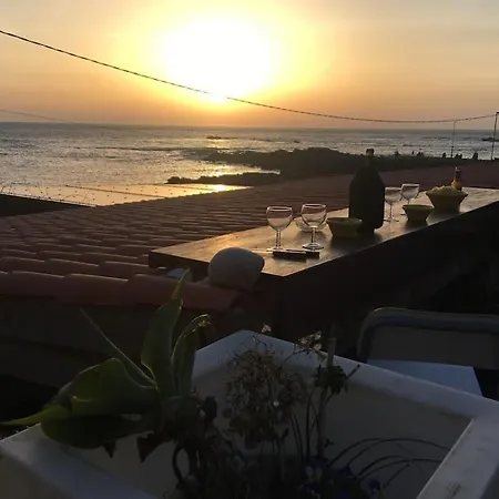 En Una Preciosa Playa Con Vistas Al Mar , Pura Vida En Rias Bajas Hotel
